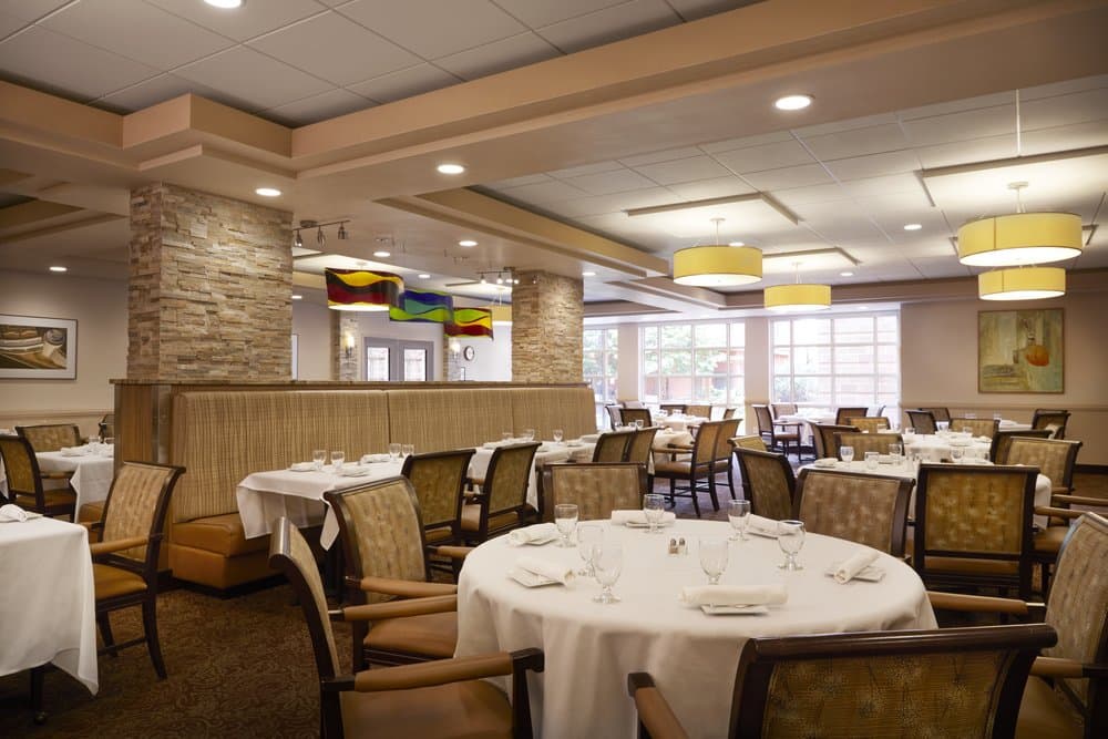Capitol Lakes Seasons dining room.